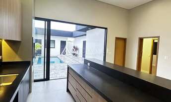 Imagem 5: Casa à venda em Maringá, Jardim Itália, com 3 suítes, com 213 m²