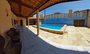 Imagem 4: ALUGO Casa com 5 suítes todas com ar-condicionado, piscina, churrasqueira, campo de vôlei