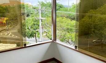 Imagem 6: Casa para venda possui 365 metros quadrados com 3 quartos em Camboinhas - Niterói - RJ