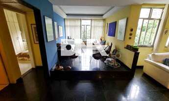 Imagem 4: Na área mais charmosa, a 200 metros da praia. Lindo dois quartos (original três) em prédio