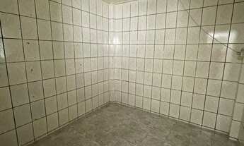 Imagem 6: Casa em frente à praça camerindo <