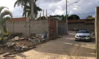 Imagem 2: Lotes de 200m na AV principal (condomínio fechado