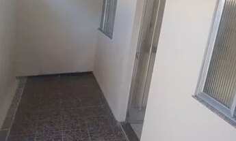 Imagem 3: Alugo Apto, Térreo, 2 Quartos, Sala, Cozinha Americana, Banheiro, Área de Serviço, Varanda