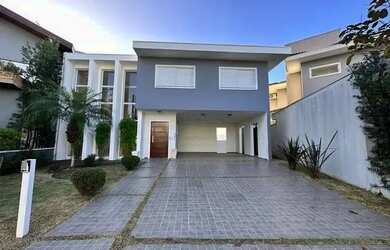 Imagem 4: Cozinha Italiana + Ampla Área gramada Externa + Dormitórios Grandes e Pé direito Alto