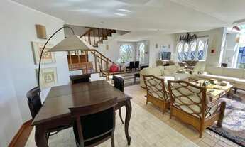 Imagem 3: Casa para venda com vista para montanhas