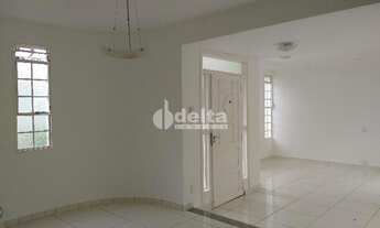 Imagem 3: Casa para aluguel, 5 quartos, 2 suítes, 7 vagas, Saraiva - Uberlândia/MG