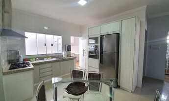 Imagem 2: Casa para venda 3 quartos sendo um suíte repleta de armários em Interlagos Rio verde Go