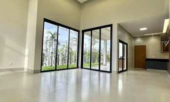 Imagem 5: Casa Alto Padrão de Condomínio fechado com quatro suítes sendo uma Master Localizado Terr