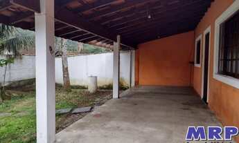 Imagem 2: Casa em Ubatuba, muito bem localizada em bairro residencial a 3 km da praia da Maranduba