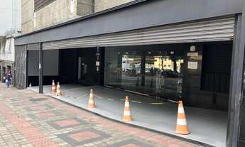 Imagem 2: Loja para aluguel e venda possui 825m2 e 230m2 mezanino em Lourdes - Belo Horizonte - MG