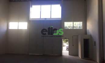 Imagem 3: Galpão com 300m² construídos, dentro de loteamento comercial fechado para locação por R$7