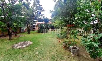 Imagem: Terreno de 1200 m² com 3 casas à venda