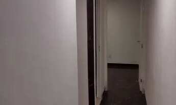 Imagem 5: Apartamento com armários ar condicionado fogão e forno