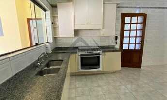 Imagem 6: Casa de condomínio para aluguel tem 420 metros quadrados com 4 quartos