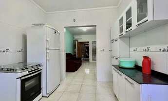 Imagem 7: Sobrado com piscina, 2 dorms, área gourmet, próximo a praia