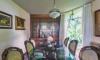 Imagem 5: Casa á venda com 720mts, 6 quartos, 8 banheiros e 3 vagas em rua silenciosa