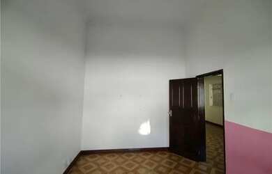 Imagem 6: Casa com 04 quartos amplos, 02 salas amplas e um terraço coberto. Excelente localização n