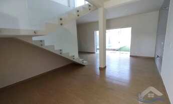 Imagem 3: Sobrado com 2 suítes no piso superior e 1 dormitório no piso térreo em Itapoá/SC