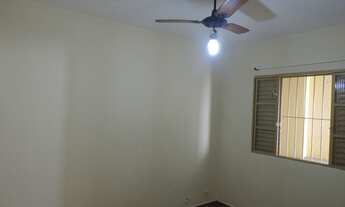 Imagem 3: Casa para aluguel e venda possui 250 metros quadrados com 3 quartos