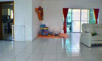 Imagem 7: Residência frente praça no condomínio Jardim Acapulco