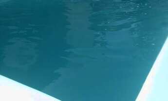 Imagem 4: Casa com piscina e garagem coberta