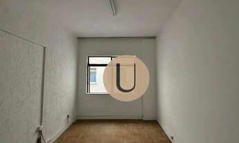 Imagem 4: Sala Comercial Pronta para o Sucesso - Localização Estratégica Descubra uma oportunidade i