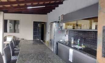 Imagem 7: SHA conjunto 4 , casa com 4 quartos sendo 3 suítes, lazer, condomínio fechado