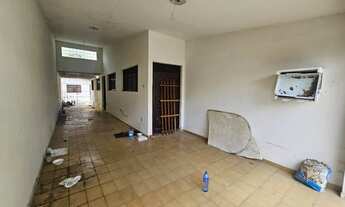 Imagem 2: Casa espaçosa com quintal