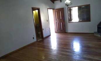 Imagem 5: Casa com 4 dormitórios sendo que um deles é uma suíte e 2 vagas, bairro Teresópolis, Porto