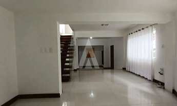 Imagem 5: Casa residencial localizada no bairro Atiradores, composta por 3 Quartos e ampla garagem