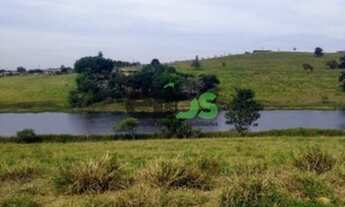 Imagem 5: Chácara com 02 dormitórios, piscina, churrasqueira, poço artesiano e muito verde, 3.000m²