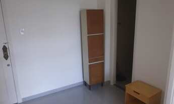 Imagem 7: Apartamento mobiliado na Glória, 40 m², sala com varanda e suíte. em Glória - Rio de Jan