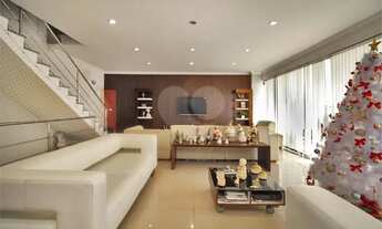 Imagem 2: Oportunidade! Lindo sobrado reformado com 3 suites, quintal e espaço para vários carros