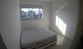 Imagem 2: NOBILLE IMÓVEIS ALUGA- APARTAMENTO A 400M DO MAR SEMI MOBILIADO!