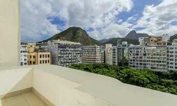 Imagem 4: Cobertura duplex com vista indevassada das montanhas e parcial do mar