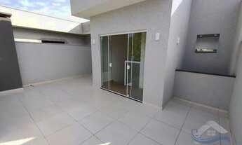 Imagem 7: Sobrado com 2 suítes no piso superior e 1 dormitório no piso térreo em Itapoá/SC