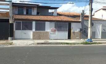 Imagem: Casa com 4 Quarto(s) e 2 banheiro(s) para