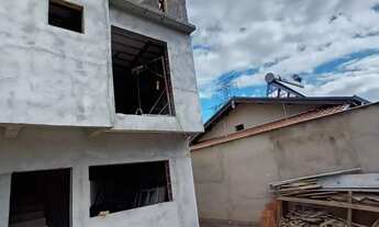 Imagem: Casa à venda na zona Oeste de Poços de