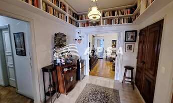 Imagem 5: EM UMA DAS RUAS MAIS TRANQUILAS DE COPACABANA, O CHARME DESTE APARTAMENTO NA LEOPOLDO MIGU