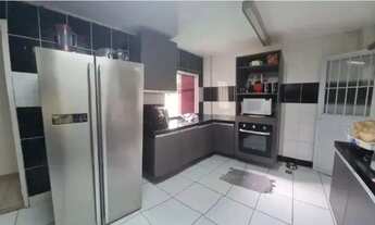 Imagem 4: Imóvel para aluguel e venda possui 300 metros quadrados com 5 quartos