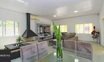 Imagem 7: Casa bairro Medianeira, com 3 dormitórios, 2 banheiros, com piscina para venda