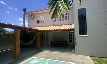 Imagem: Casa com piscina