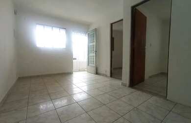 Imagem 2: Casa de vila para locação em Vila João Batista com 2 quartos , 200m²