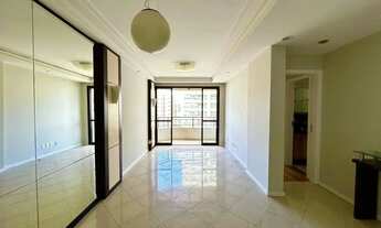 Imagem 3: Apartamento com três dormitórios e vista definitiva para o mar na Beiramar, Florianópolis