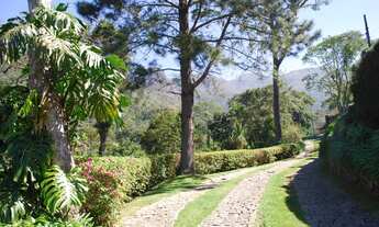 Imagem 2: Cascata dos Amores - casa estilo vila italiana com 6 quartos, 3 suítes