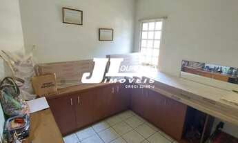 Imagem 5: Casa de condomínio para venda possui 225 metros quadrados com 3 quartos