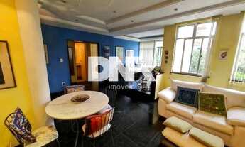 Imagem 3: Na área mais charmosa, a 200 metros da praia. Lindo dois quartos (original três) em prédio