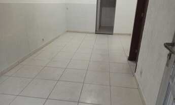 Imagem 2: Casa térrea de vila, sem condomínio, IPTU isento e no principal ponto comercial do bairro