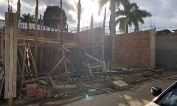 Imagem 6: Lotes de 200m na AV principal (condomínio fechado