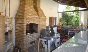 Imagem 4: Residência frente praça no condomínio Jardim Acapulco